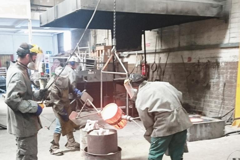 pouring bronze
