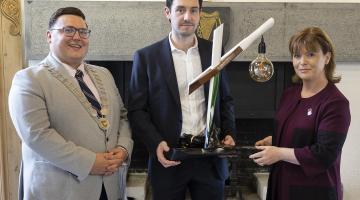 Daire Lynch with gift