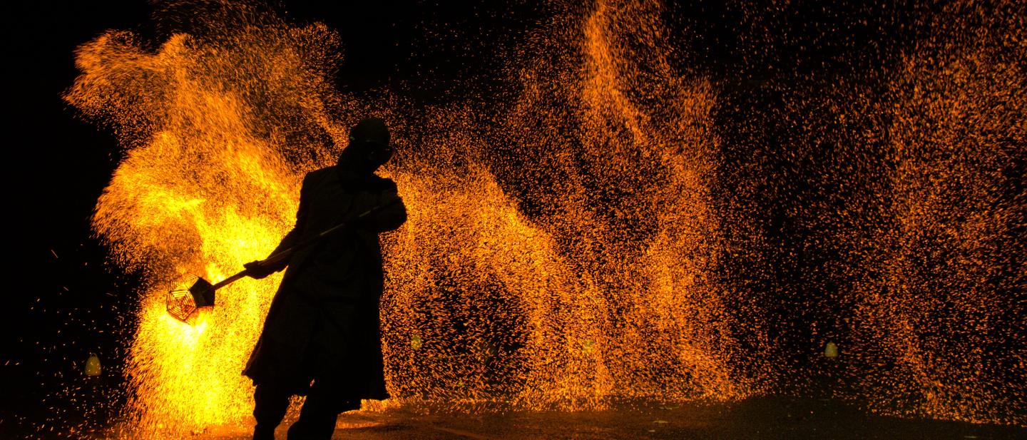 ROGU fire show